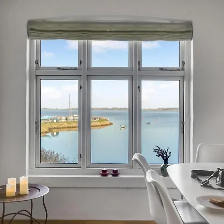 Gorgeous In With Kitchen Holiday home *
